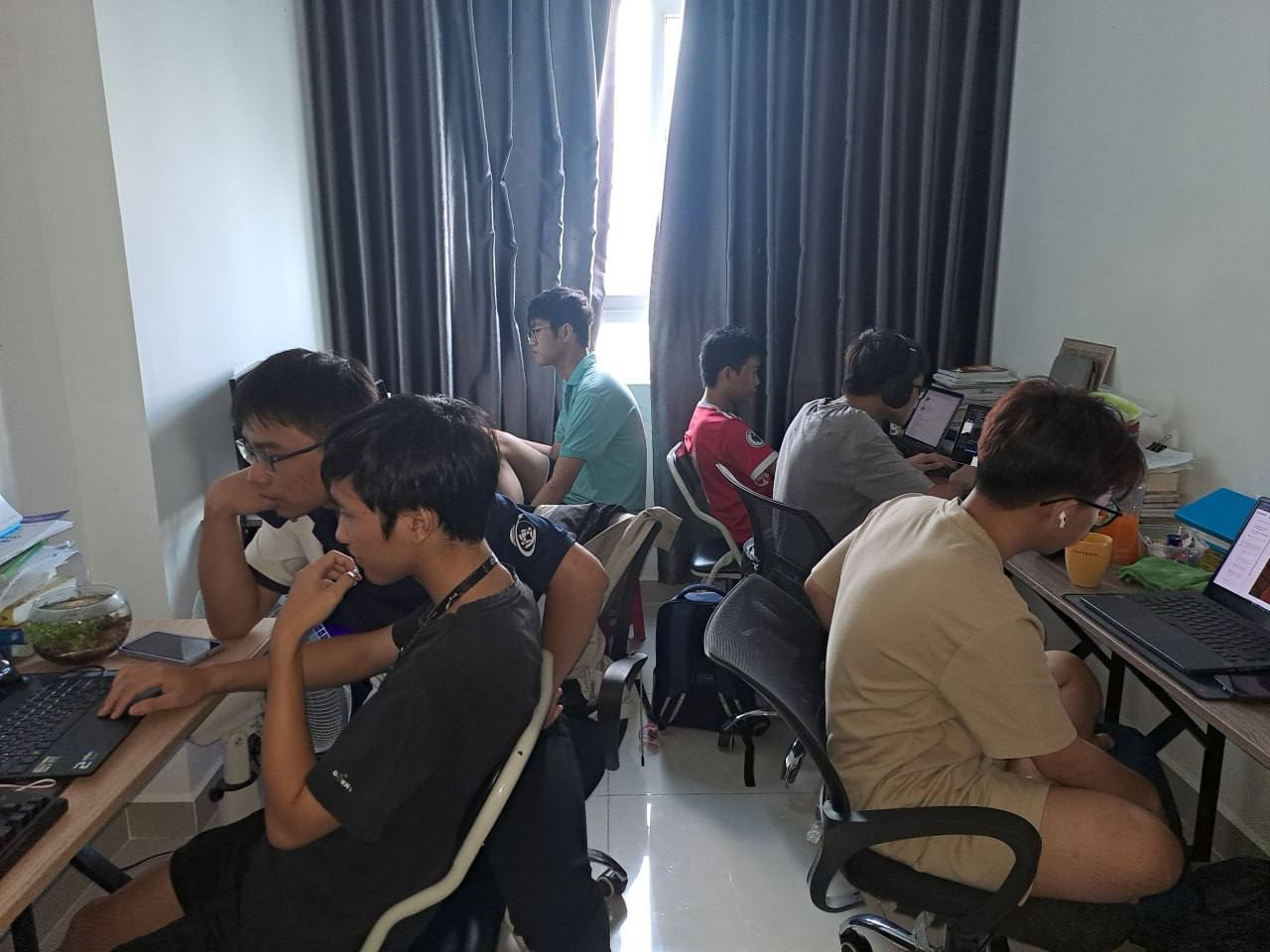 Những ngày đầu tiên